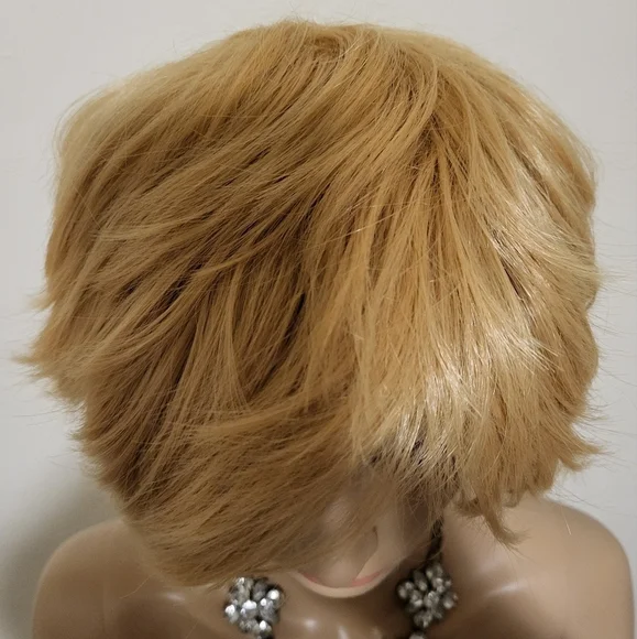 Short Layered Cut Wig - Blond - Picture 3 of 7